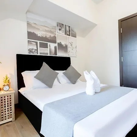 Luxx Suites Mckinley With Fast Wifi In Bgc