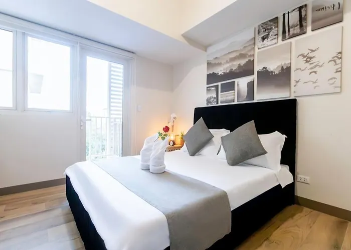 Apartment Luxx Mckinley With Fast Wifi In Bgc