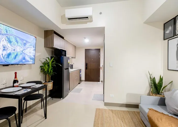 Luxx Mckinley With Fast Wifi In Bgc Apartment *