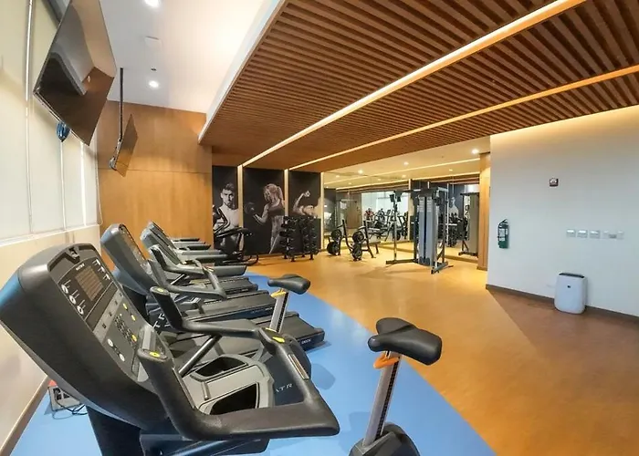 Apartment Luxx Mckinley With Fast Wifi In Bgc *
