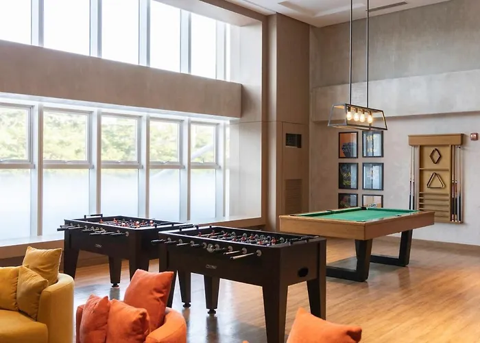 Apartment Luxx Mckinley With Fast Wifi In Bgc Manila