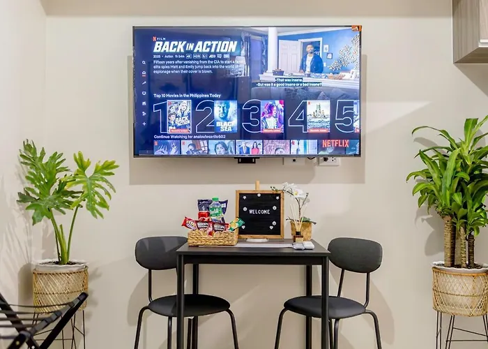 Luxx Mckinley With Fast Wifi In Bgc * Manila