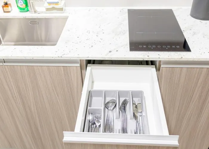 Luxx Mckinley With Fast Wifi In Bgc Apartment