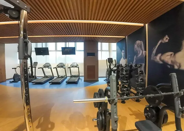 Luxx Mckinley With Fast Wifi In Bgc Apartment