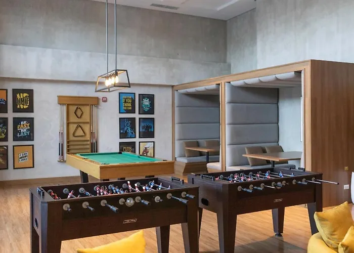 Luxx Mckinley With Fast Wifi In Bgc Apartment