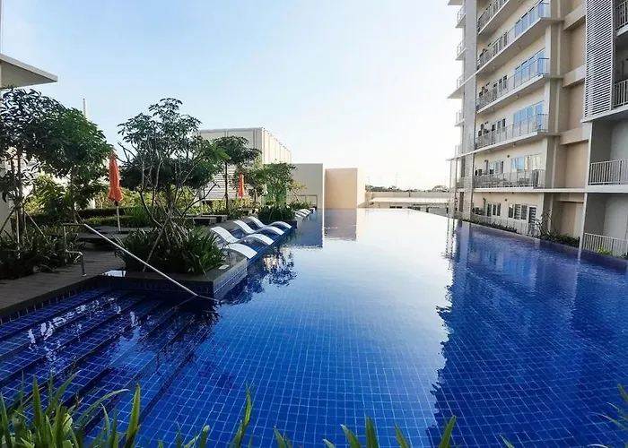 Luxx Mckinley With Fast Wifi In Bgc