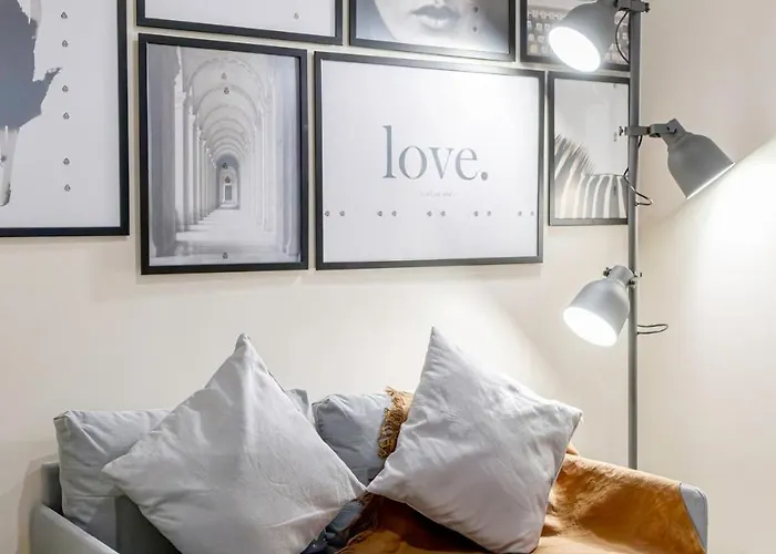 Luxx Mckinley With Fast Wifi In Bgc Apartment