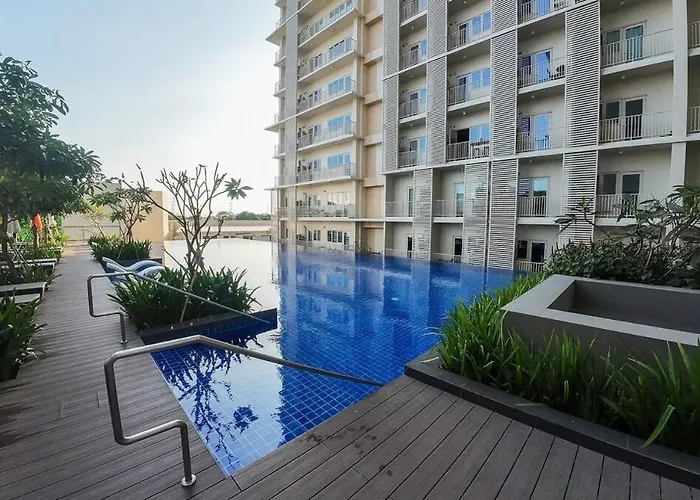 Luxx Mckinley With Fast Wifi In Bgc * Manila