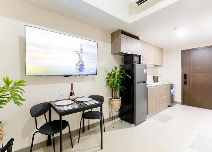 Apartment Luxx Mckinley With Fast Wifi In Bgc Manila