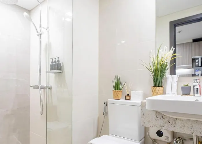 Apartment Luxx Mckinley With Fast Wifi In Bgc