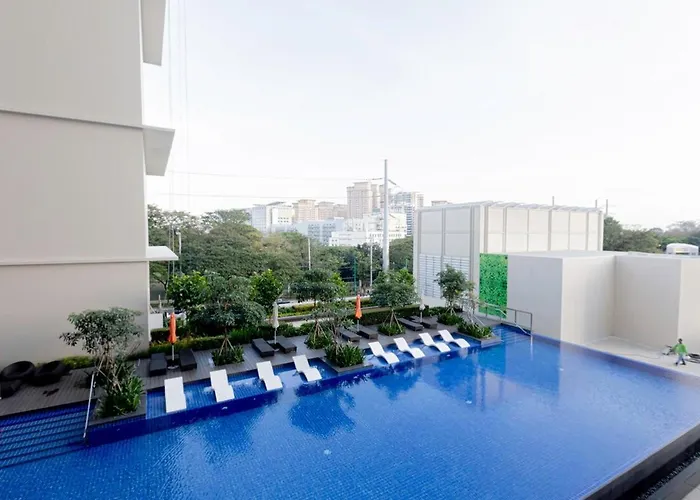 Apartment Luxx Mckinley With Fast Wifi In Bgc