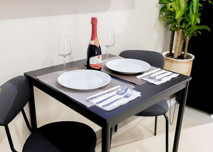 Apartment Luxx Mckinley With Fast Wifi In Bgc *