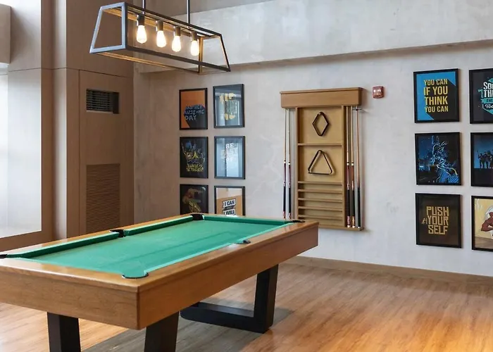 Luxx Mckinley With Fast Wifi In Bgc Apartment Manila