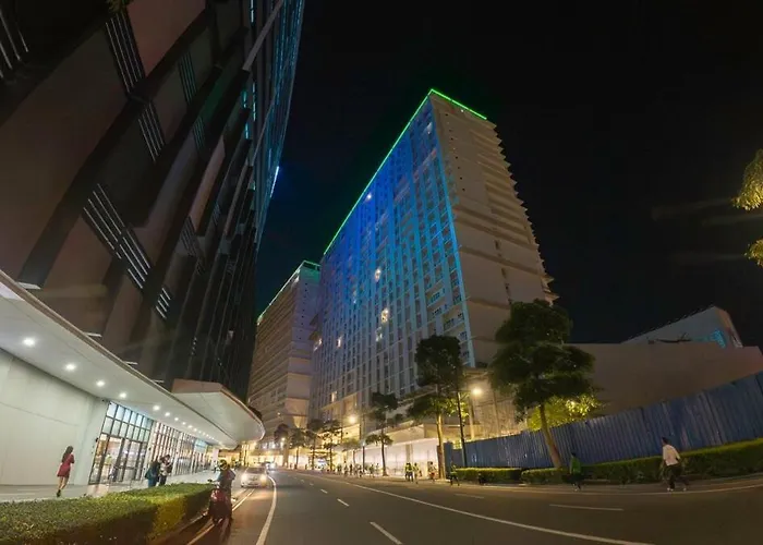 Luxx Mckinley With Fast Wifi In Bgc