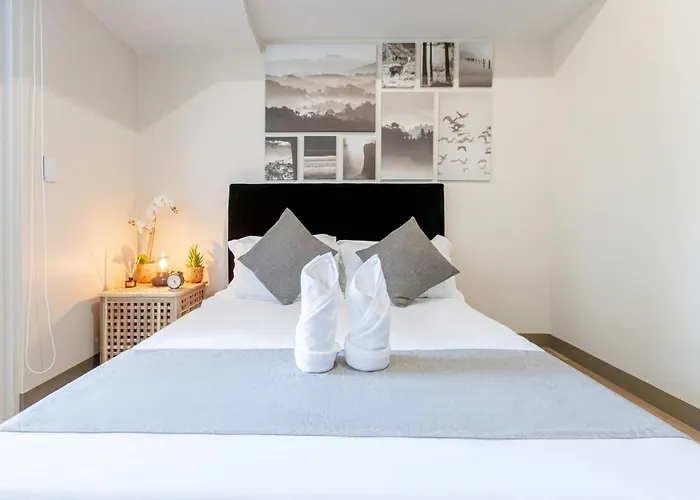 Luxx Mckinley With Fast Wifi In Bgc Apartment *