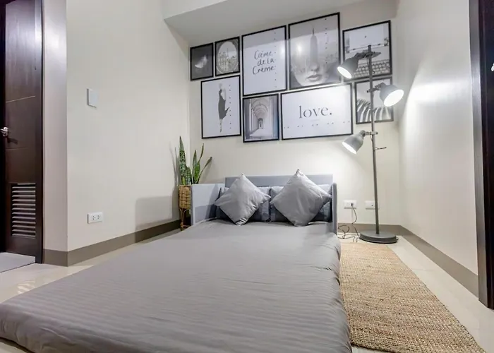 Luxx Mckinley With Fast Wifi In Bgc
