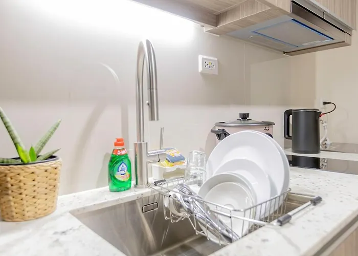 Luxx Mckinley With Fast Wifi In Bgc Apartment