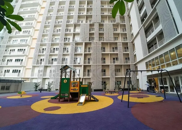 Apartment Luxx Mckinley With Fast Wifi In Bgc Manila